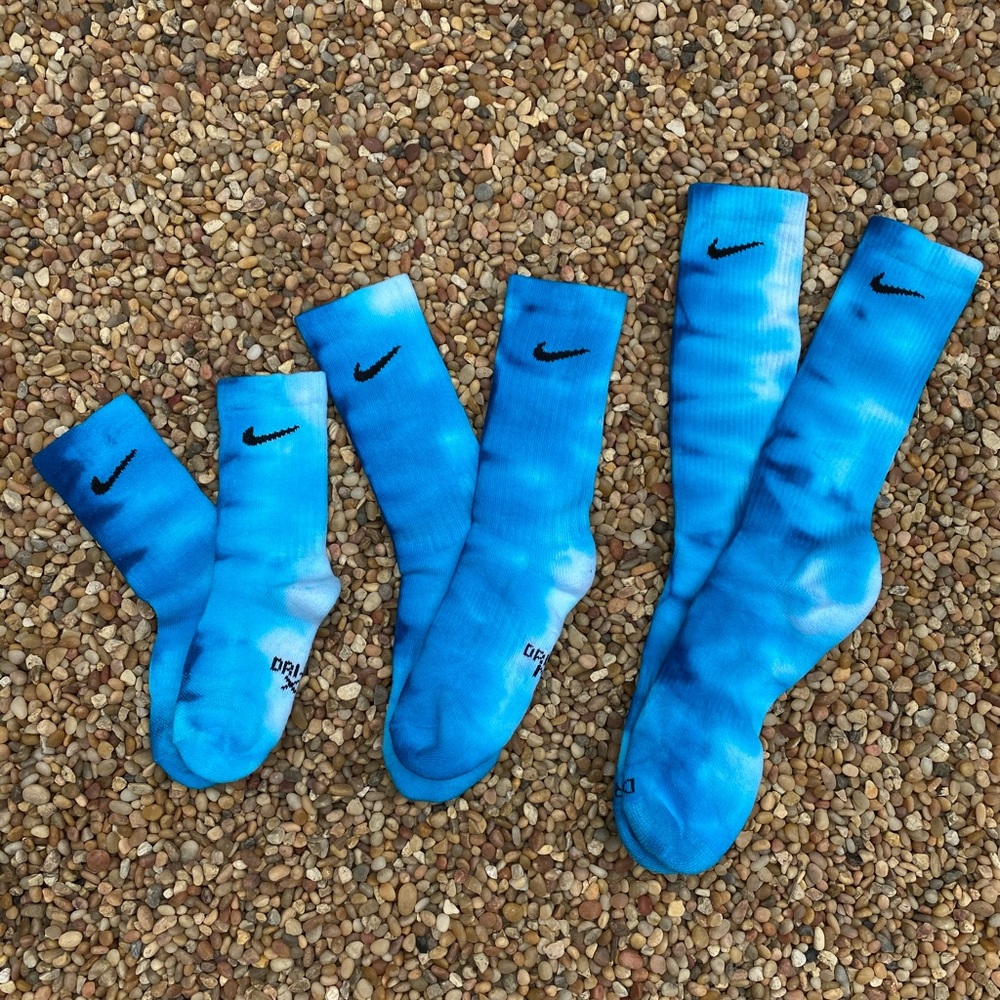 :: TURQUOISE :: ONE PAIR OF FADED WAVY TIE DYE CREW NIKE SOCKS